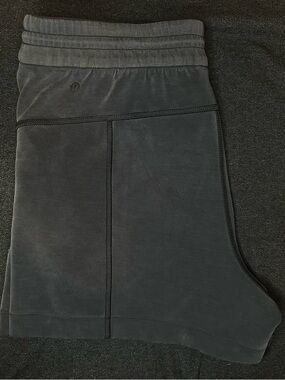 Lululemon Softstreme High Rise Shorts Black 4” Women’s 10 Athleisure